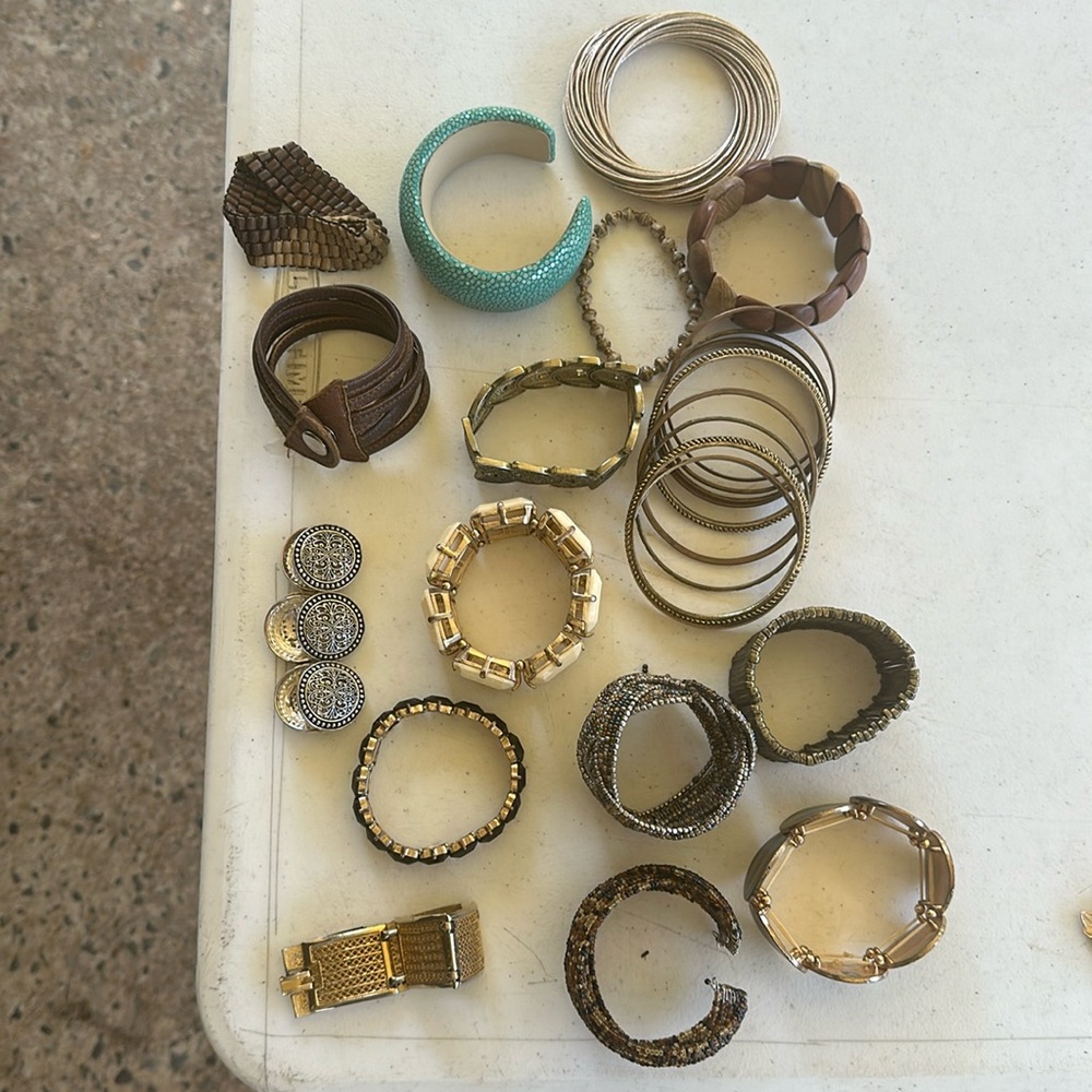 Bag of bracelets, various styles, wood, metal, faux leather
